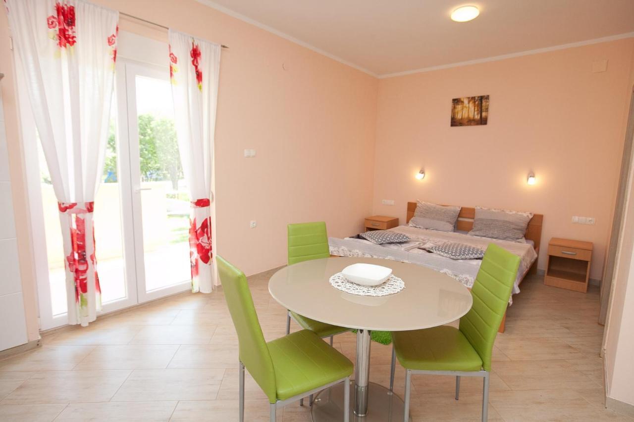 Apartmani Lea ستاريغغاد باكلينتسا المظهر الخارجي الصورة